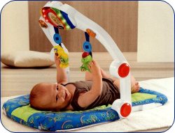 Scopri di più sull'articolo Baby Trainer, un giocattolo che fungerà  da Palestra, BabySeat, Tappeto attività  e Pannello – tavolo nelle varie fasi della crescita del bebè