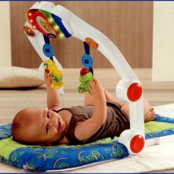 Baby Trainer, un giocattolo che fungerà  da Palestra, BabySeat, Tappeto attività  e Pannello – tavolo nelle varie fasi della crescita del bebè