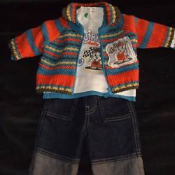 Completo Benetton, jeans maglietta e pull, prima infanzia