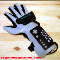 Famicom Power Glove e Nintendo Wii Nunchuck: accostamento azzardato!