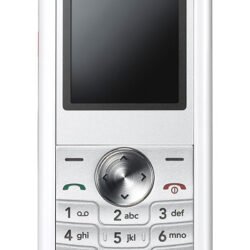 LG KP100 e chi l’ha detto che un telefono non può fare solo il telefono?