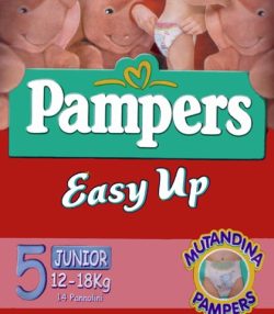 Scopri di più sull'articolo Pannolini Pampers Easy Up 8 – 15 kg, quasi fossero mutandine,  con fasce laterali elastiche ed allungabili