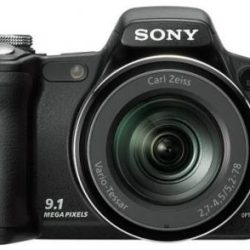 Fotocamera: Sony Cyber-shot DSC-H50, il design e le funzionalità  di una reflex.