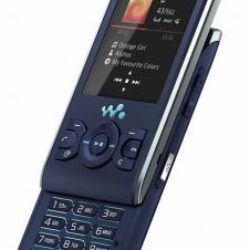 Cellulare: Sony Ericsson W595, per gli amanti della musica.