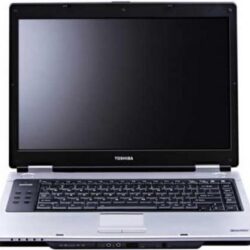 Tutti i pregi e difetti del notebook Toshiba Satellite M40, il portatile dalla linea sobria ed elegante